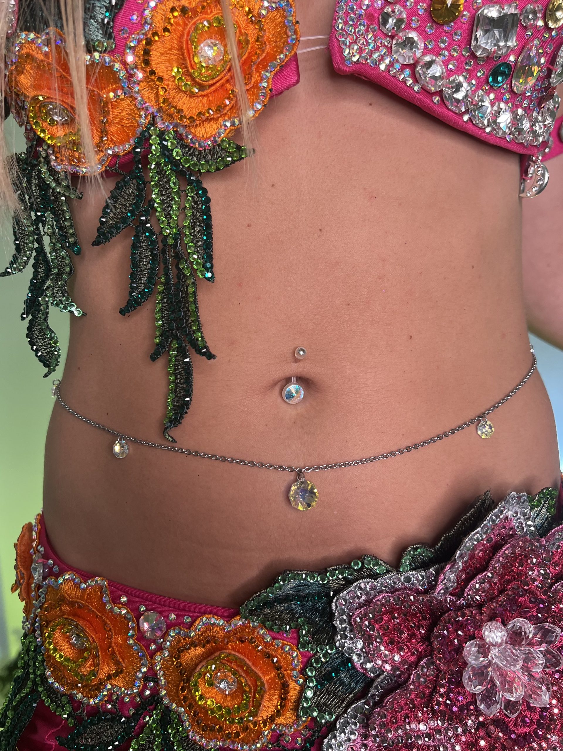 Belly waist chain with five crystal pensants Belly waist chain with five crystal pensants